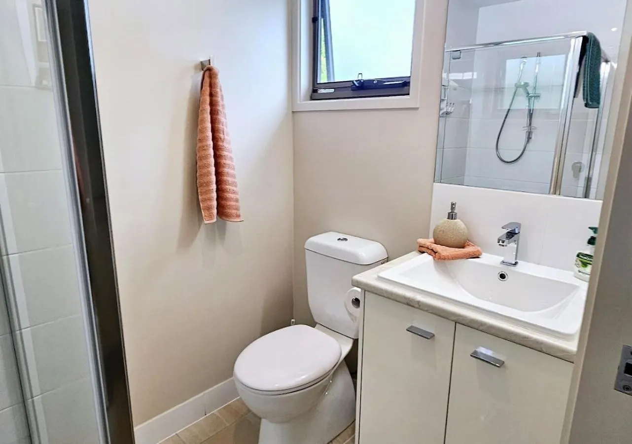 Bird Of Paradise Townhouse 2 At Sunlight Swan Beerwah Sleeps 6 0*,  Australia