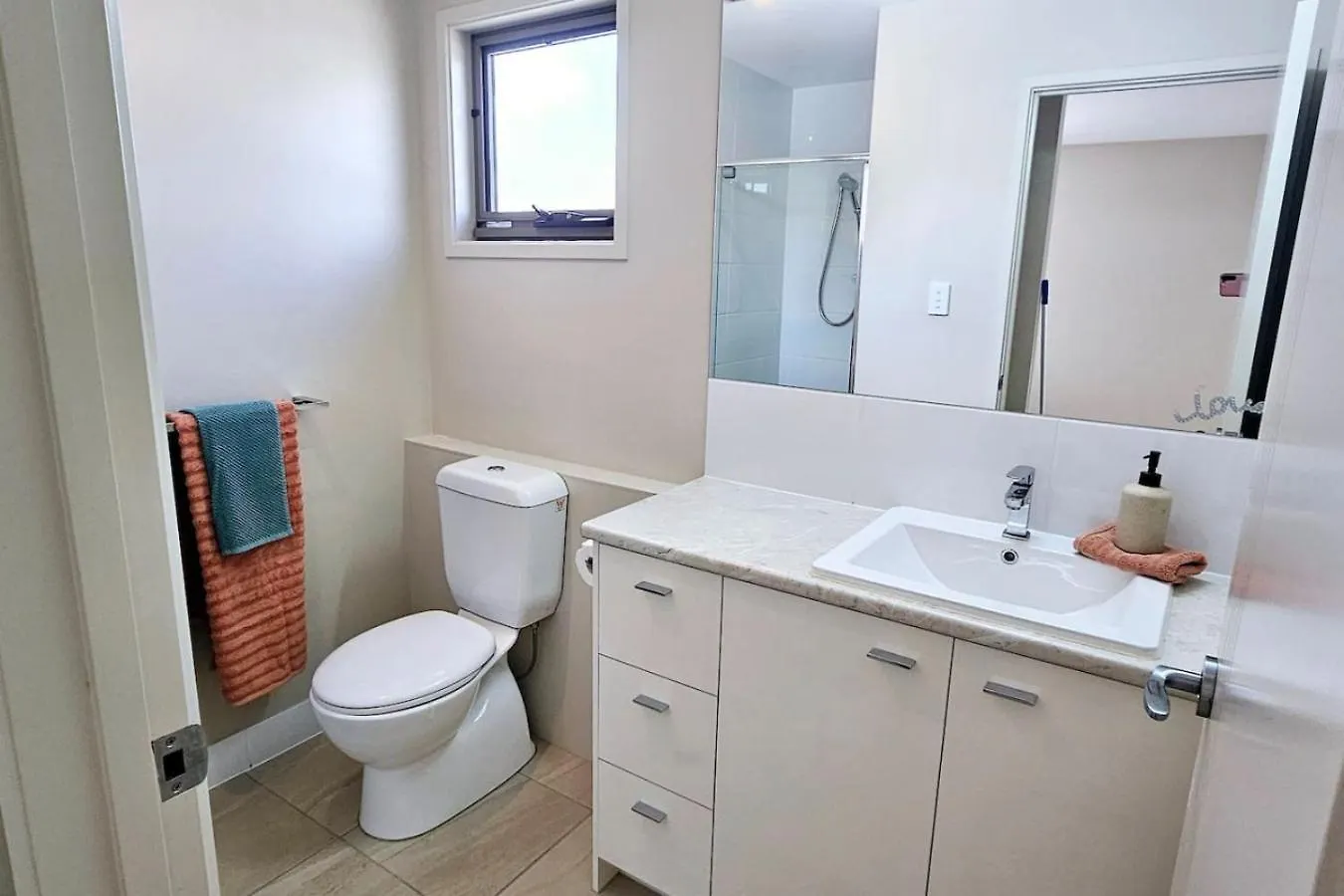 Bird Of Paradise Townhouse 2 At Sunlight Swan Beerwah Sleeps 6 Australia